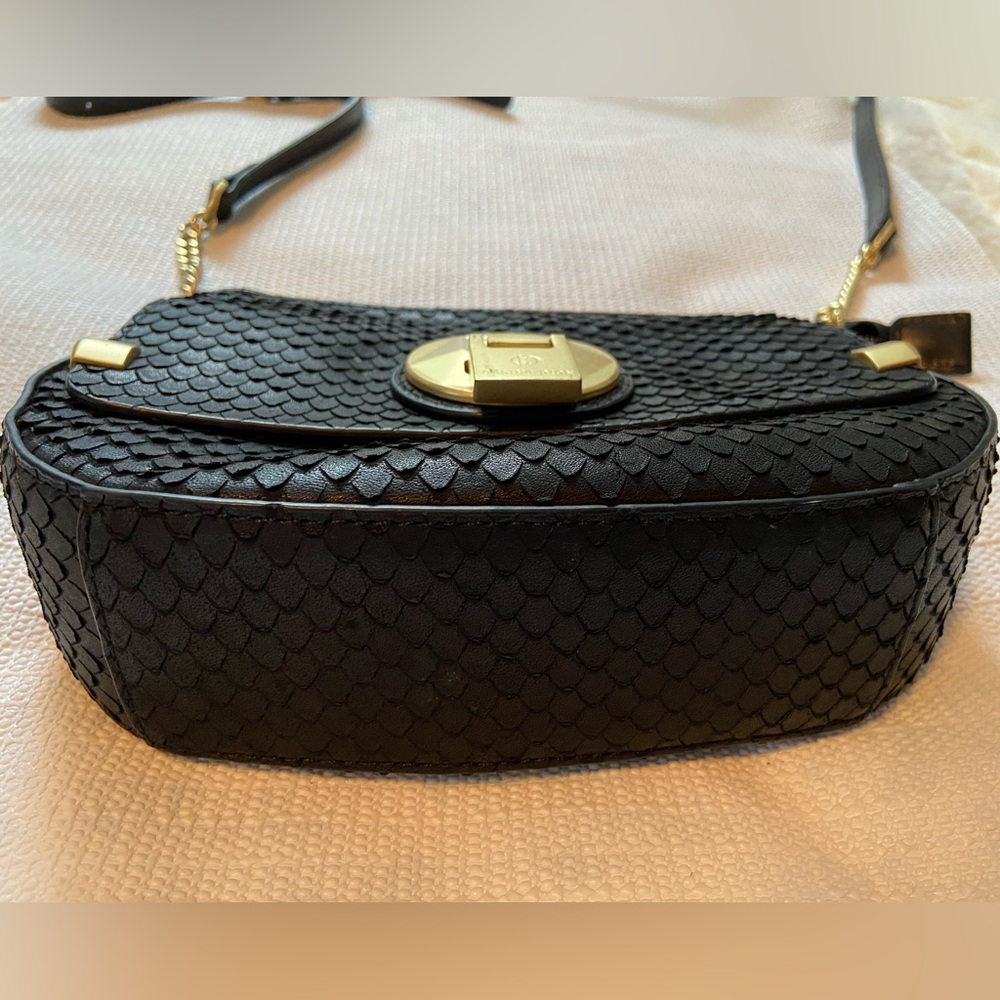 Celine Dion Octave Leather Crossbody Flip-lock Clasp Closure Model: CBY 5389 - Picture 11 of 11